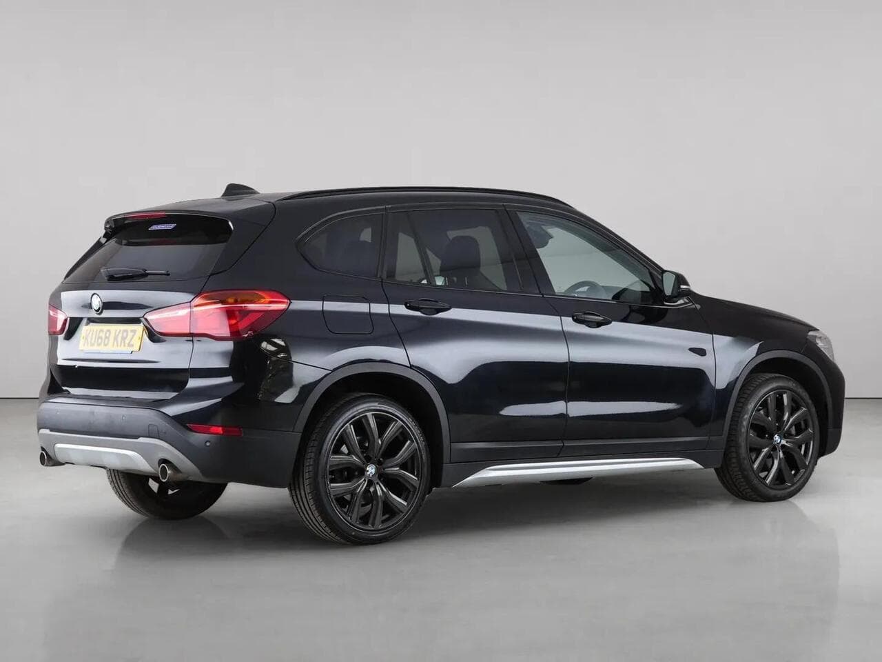 BMW X1 thumbnail Side Right