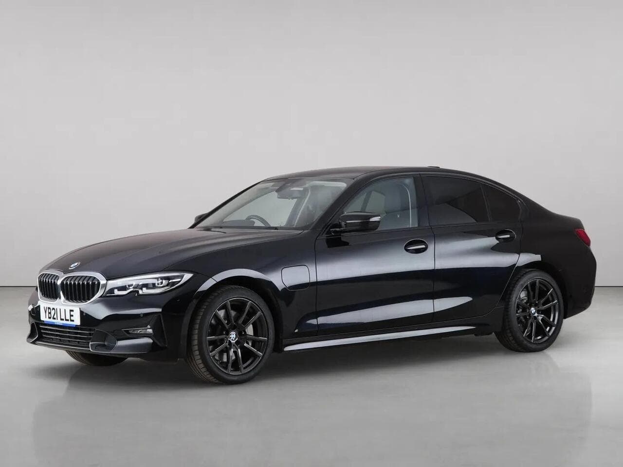 BMW 3 Series thumbnail Front Left