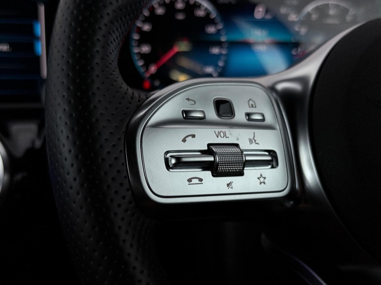 Mercedes-Benz A Class thumbnail Misc Controls