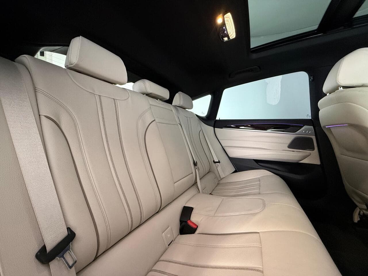 BMW 6 Series Gran Turismo thumbnail Seats Rear