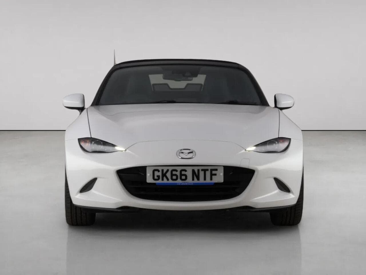 Mazda MX-5 thumbnail Front