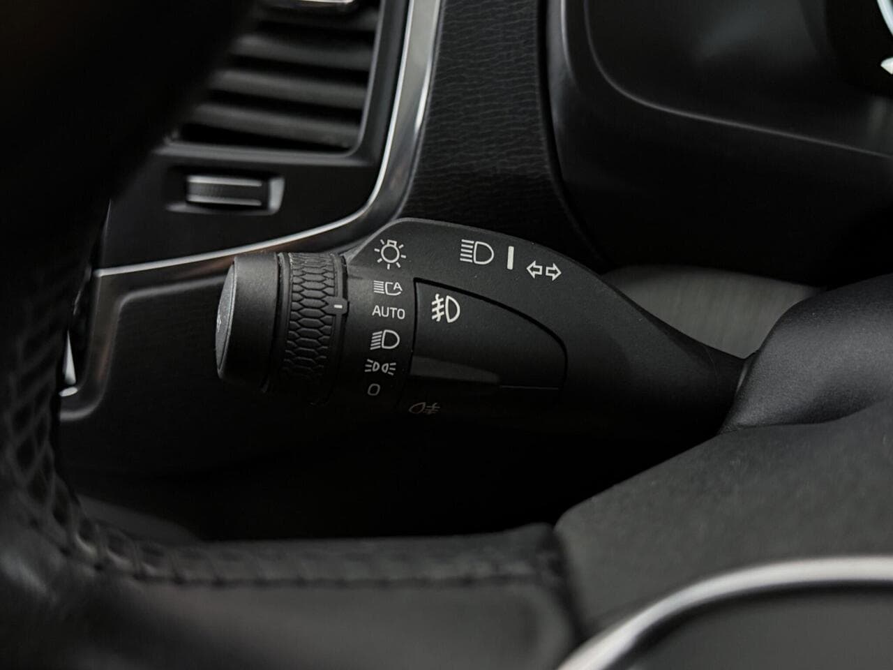 Volvo XC90 thumbnail Misc Controls