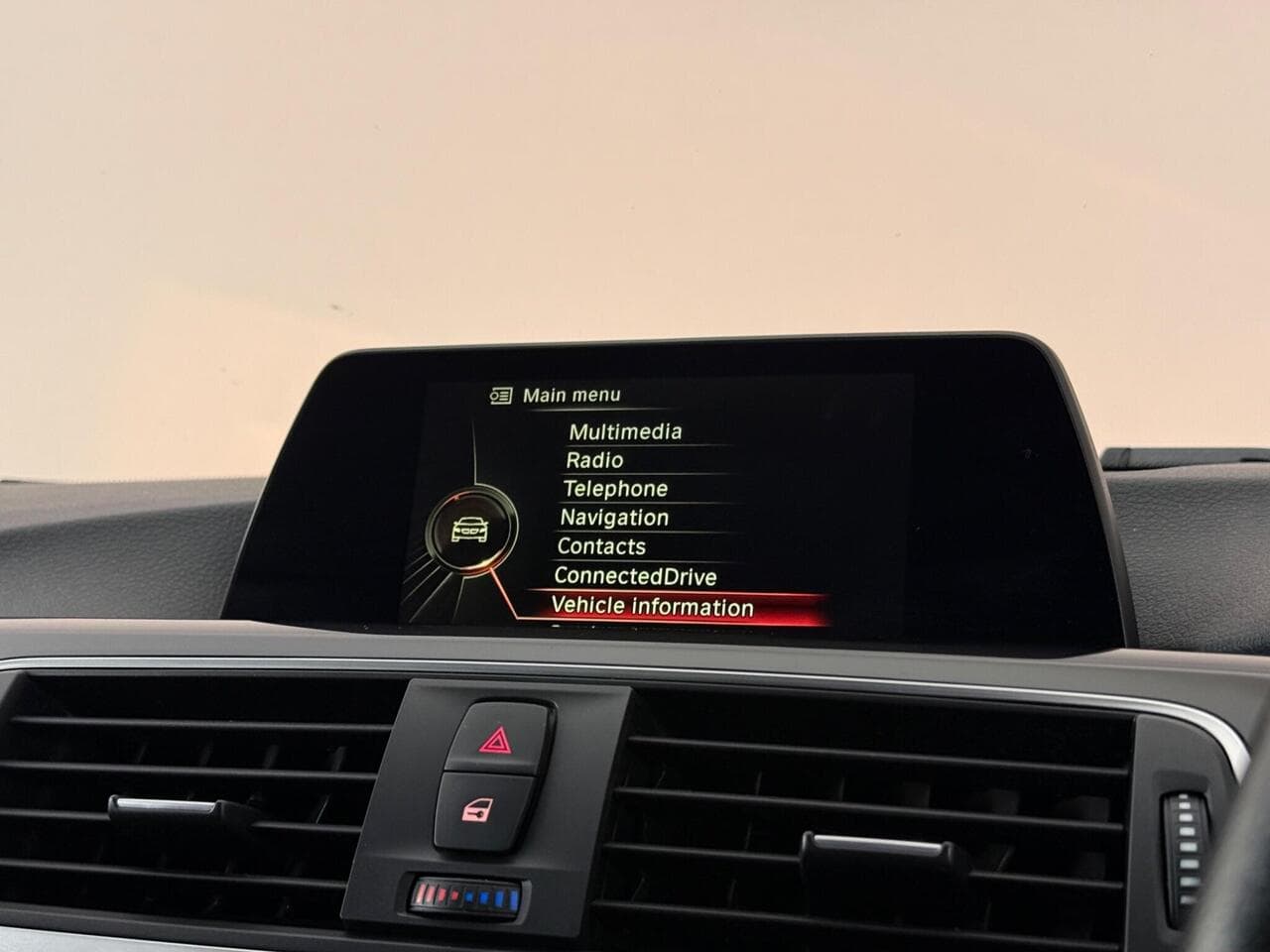 BMW 3 Series thumbnail Infotainment System