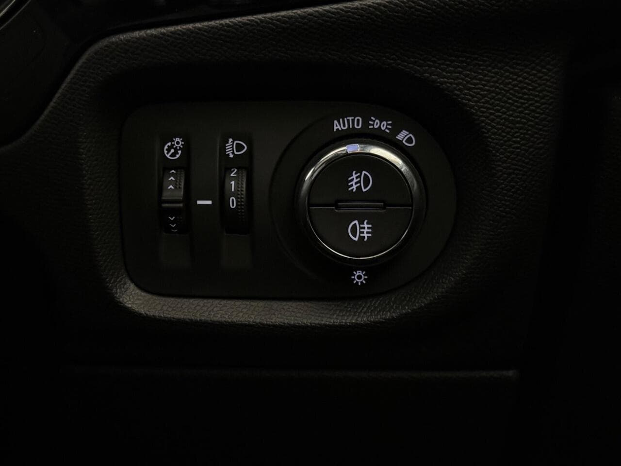 Vauxhall Corsa thumbnail Misc Controls
