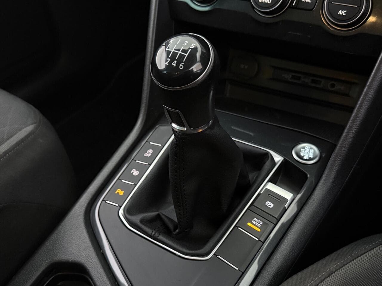 Volkswagen Tiguan thumbnail Interior Front