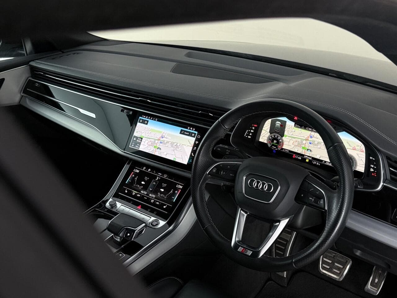 Audi Q8 thumbnail Interior Front