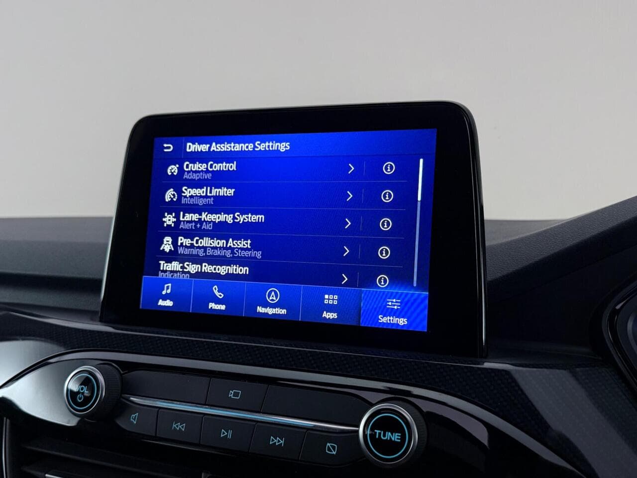 Ford Kuga thumbnail Infotainment System