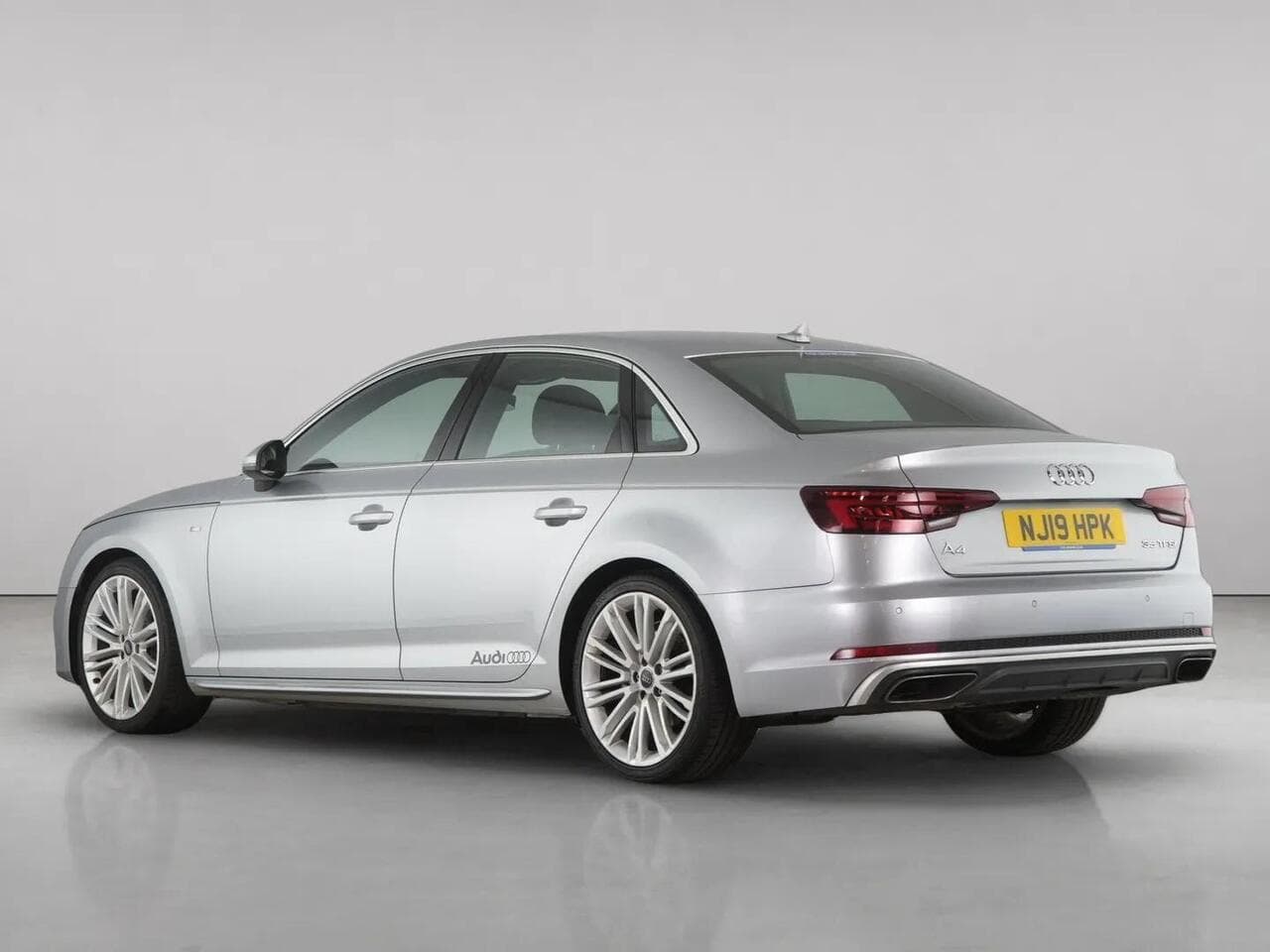 Audi A4 thumbnail Rear Left