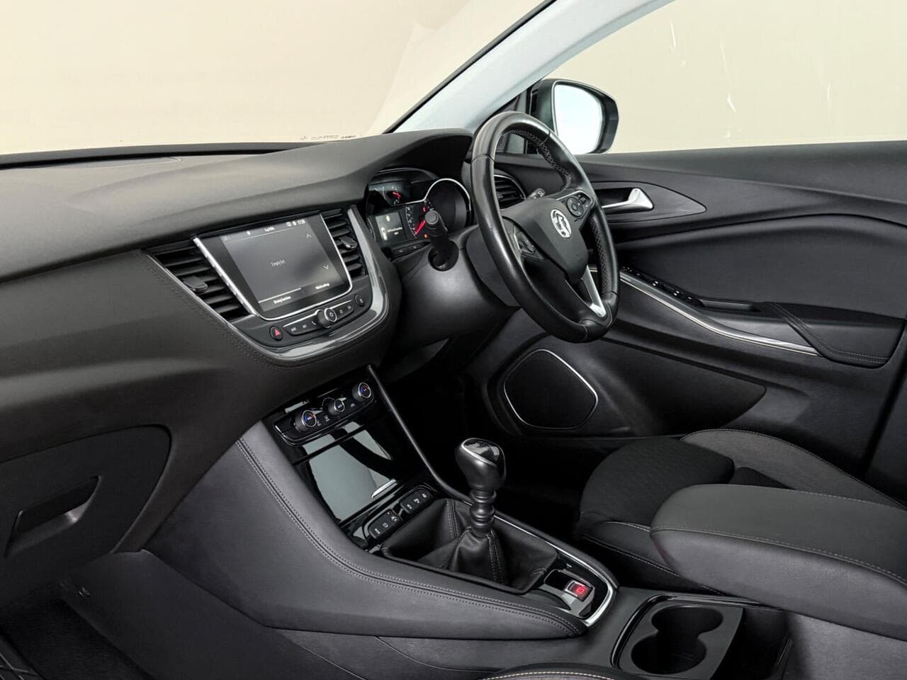 Vauxhall Grandland X thumbnail Interior Front
