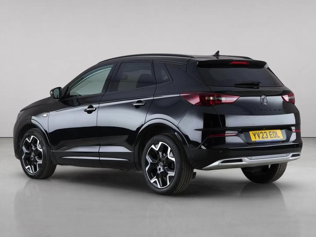 Vauxhall Grandland thumbnail Rear Left