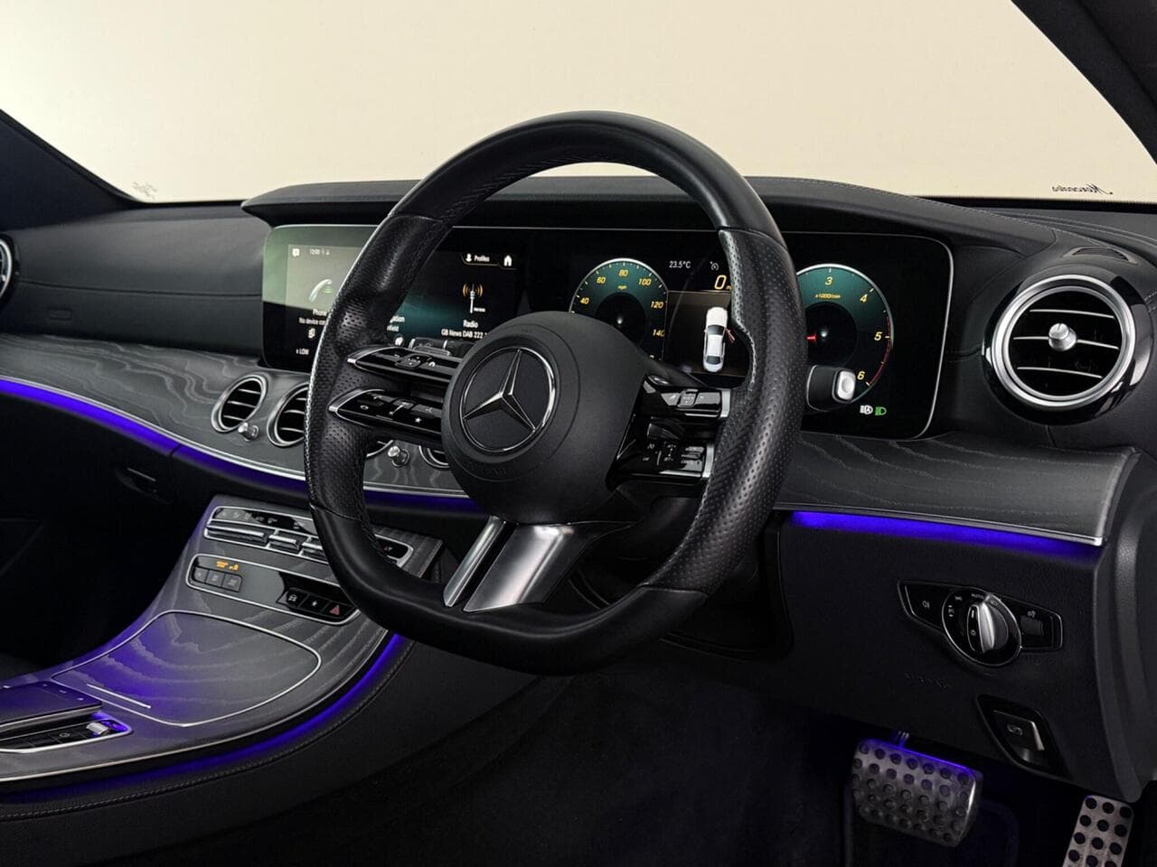 Mercedes-Benz E Class thumbnail Interior Front