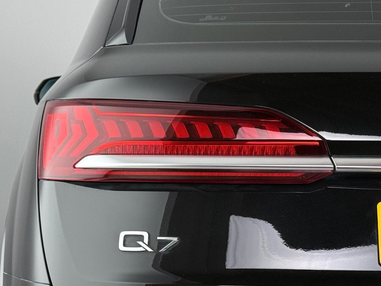 Audi Q7 thumbnail Lights Rear
