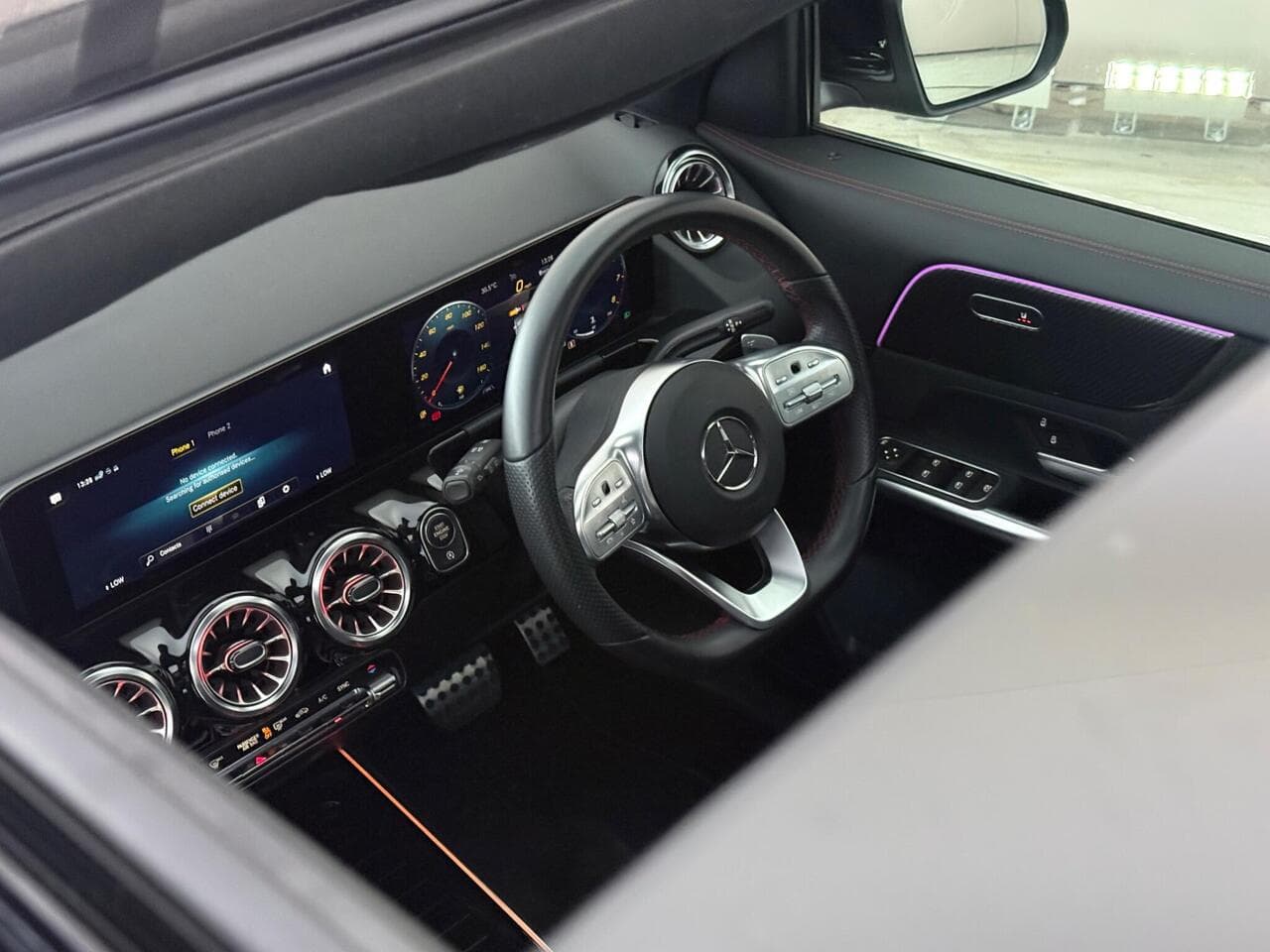 Mercedes-Benz GLA thumbnail Interior Front