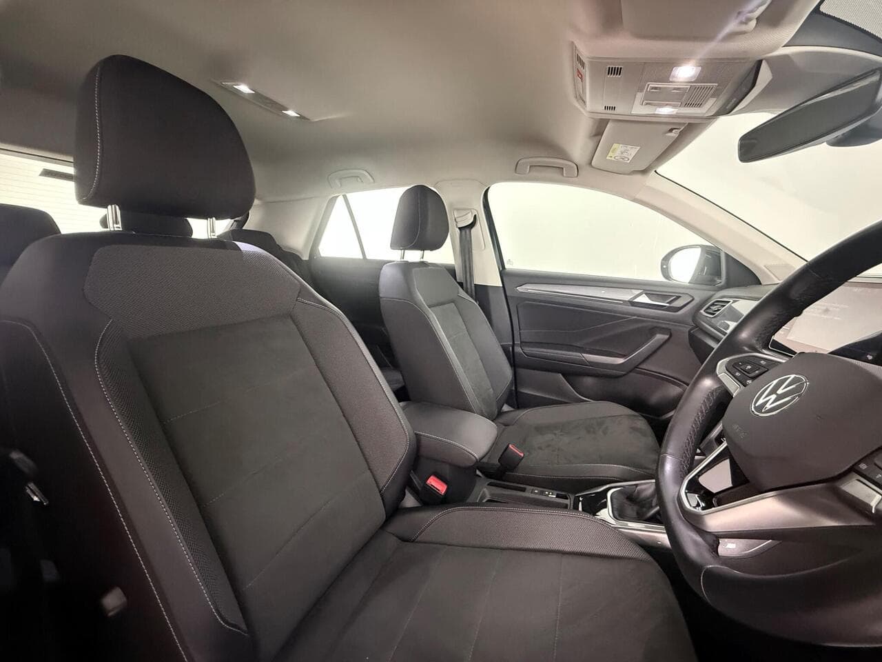 Volkswagen T-Roc thumbnail Seat Driver