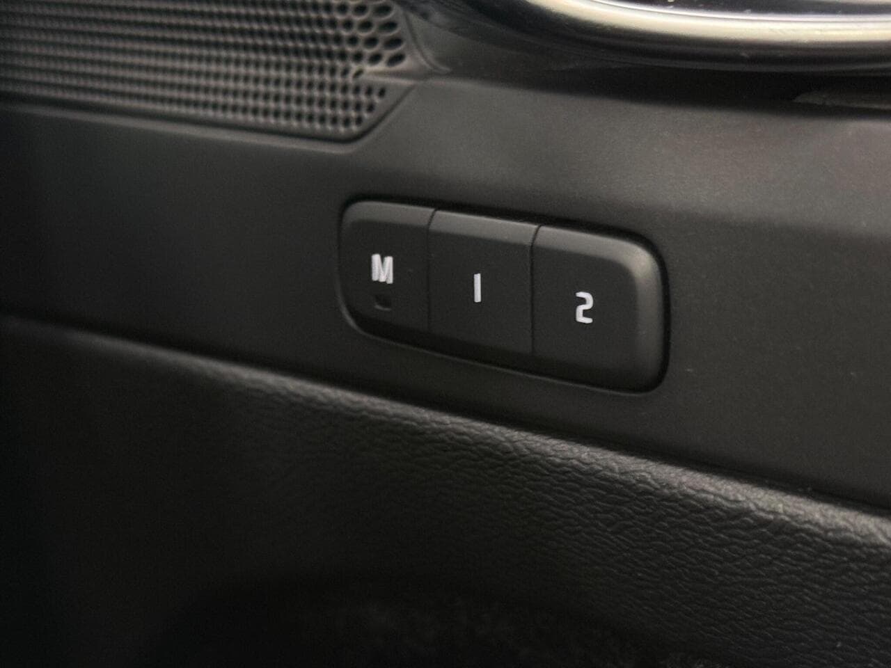 Volvo XC40 thumbnail Misc Controls