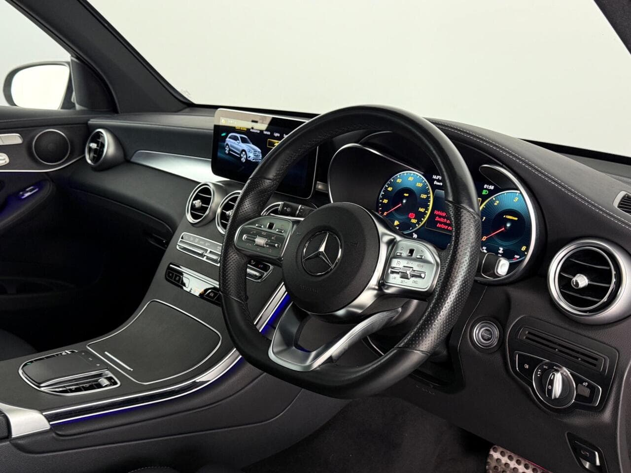 Mercedes-Benz GLC thumbnail Interior Front