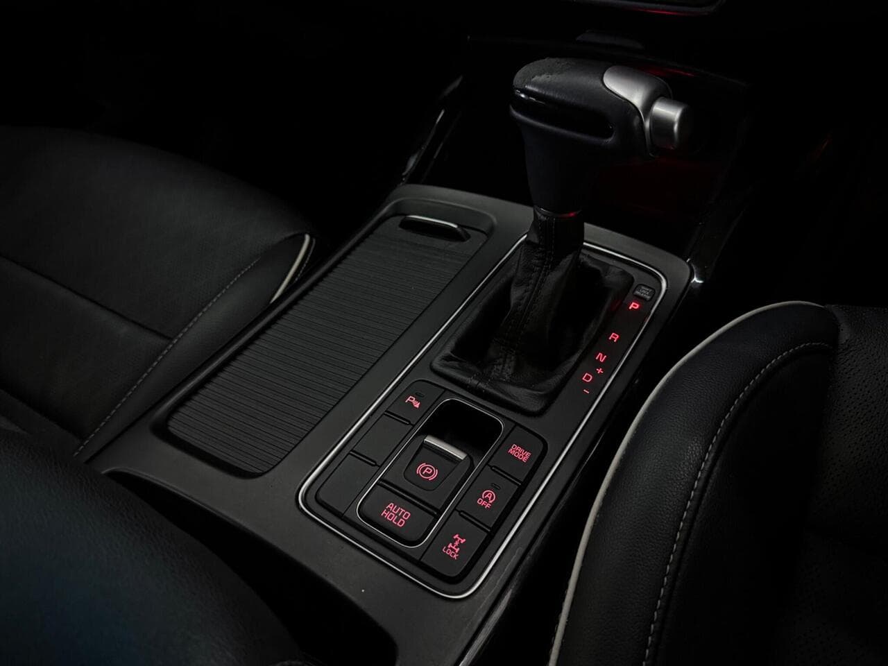 Kia Sorento thumbnail Interior Front