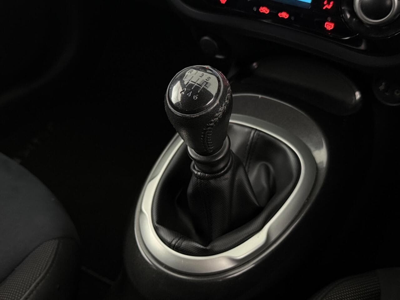 Nissan Juke thumbnail Interior Front