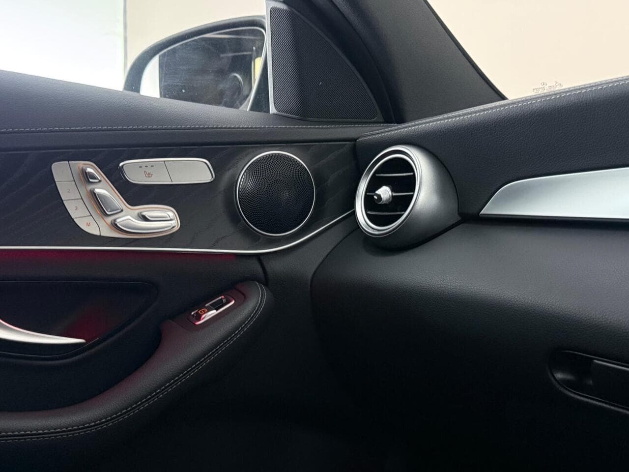 Mercedes-Benz C Class thumbnail Misc Controls