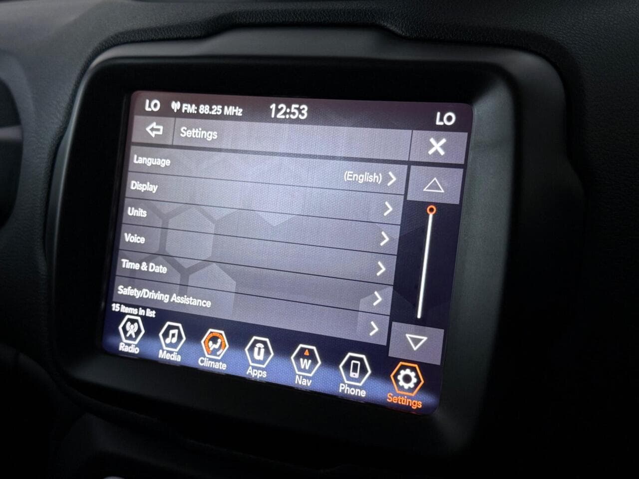 Jeep Renegade thumbnail Infotainment System