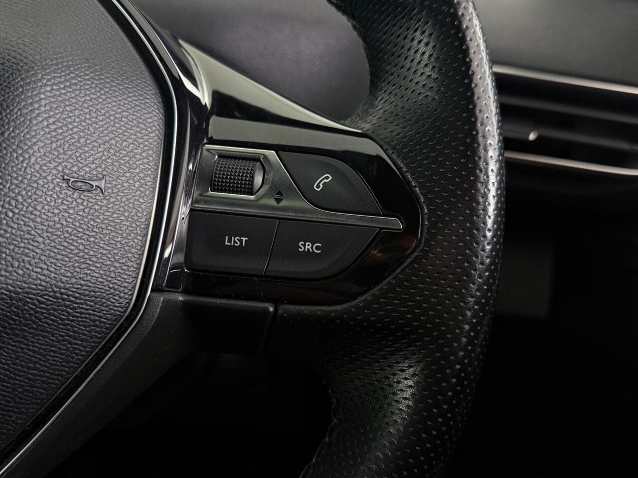 Peugeot 3008 thumbnail Misc Controls