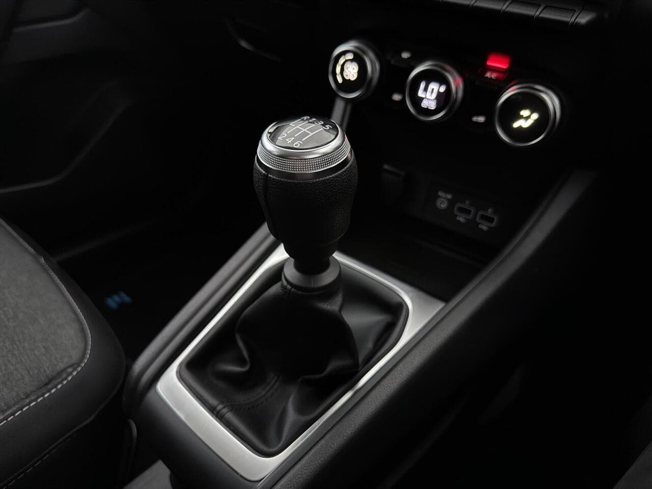 Renault Captur thumbnail Interior Front