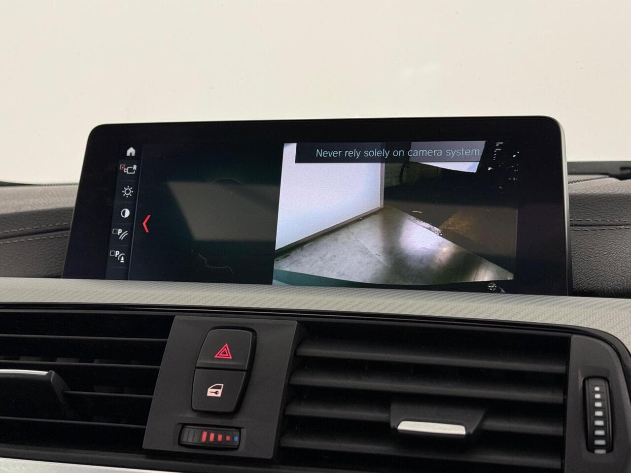 BMW 3 Series thumbnail Infotainment System