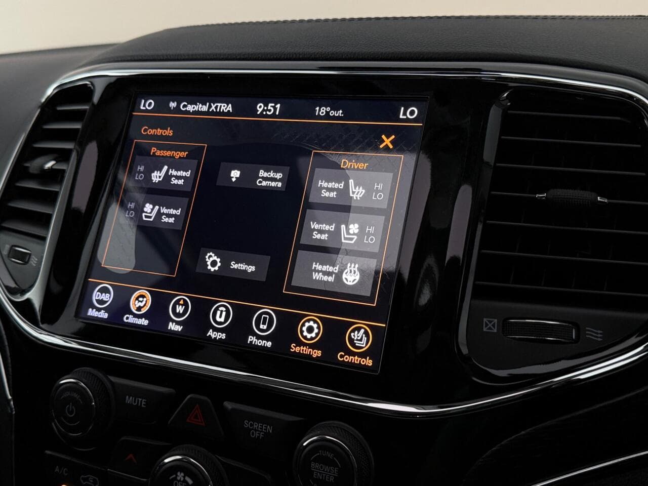 Jeep Grand Cherokee thumbnail Infotainment System