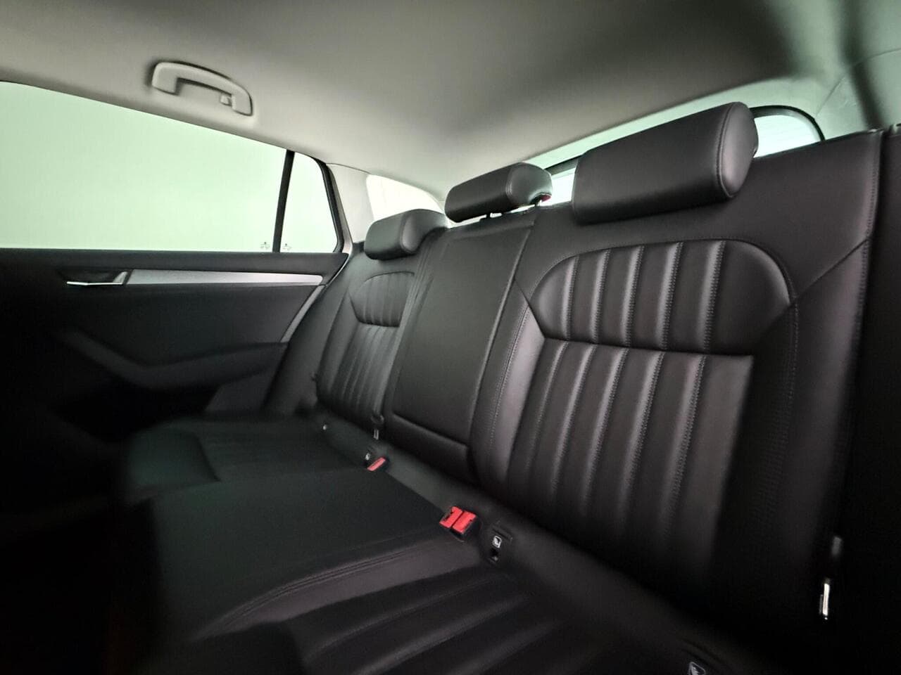 Skoda Superb thumbnail Seats Rear