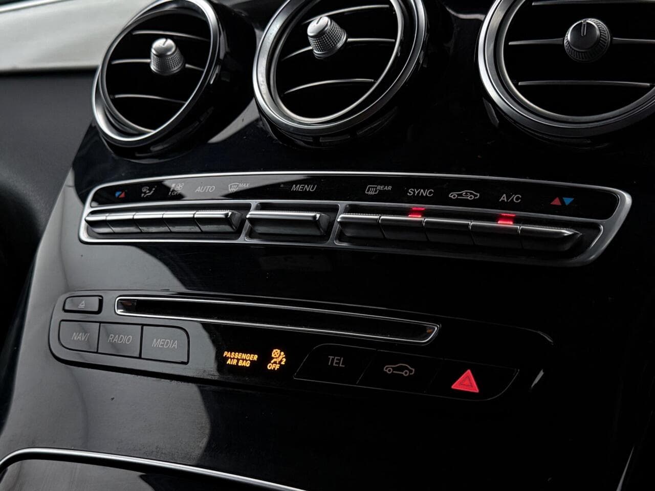 Mercedes-Benz GLC thumbnail Interior Front