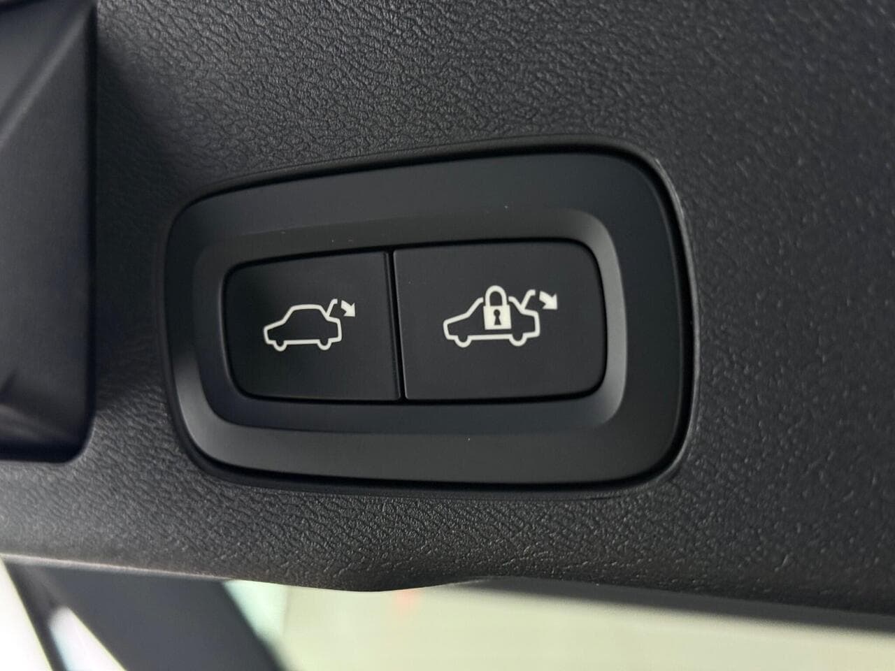 Volvo XC60 thumbnail Misc Controls