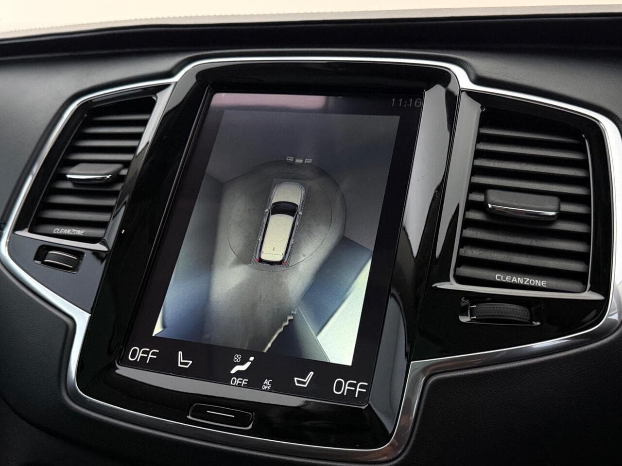 Volvo XC90 thumbnail Infotainment System