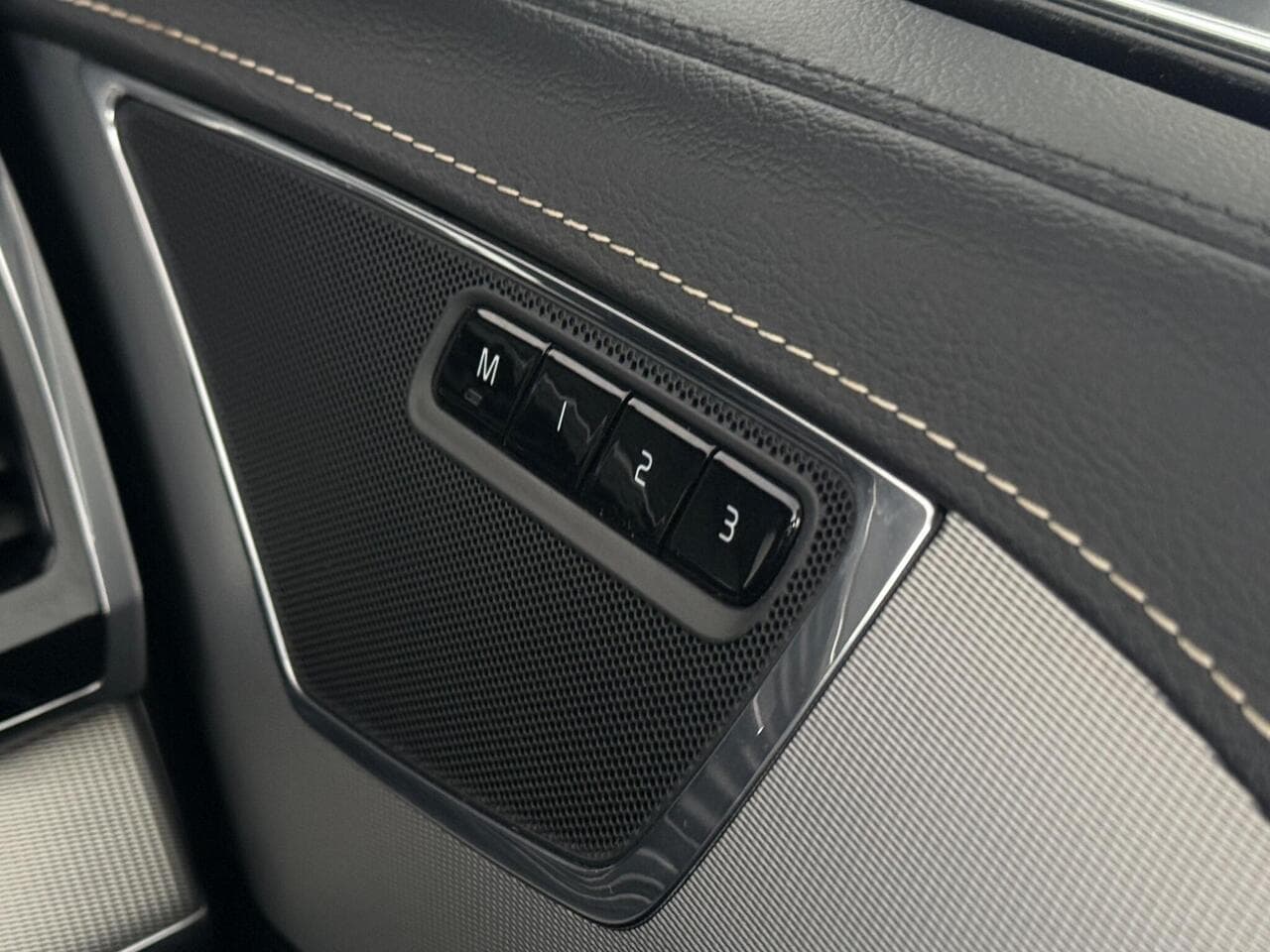 Volvo XC90 thumbnail Misc Controls