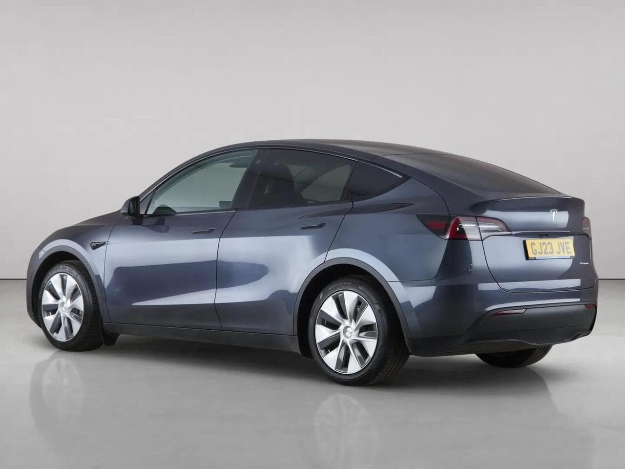 Tesla Model Y thumbnail Rear Left