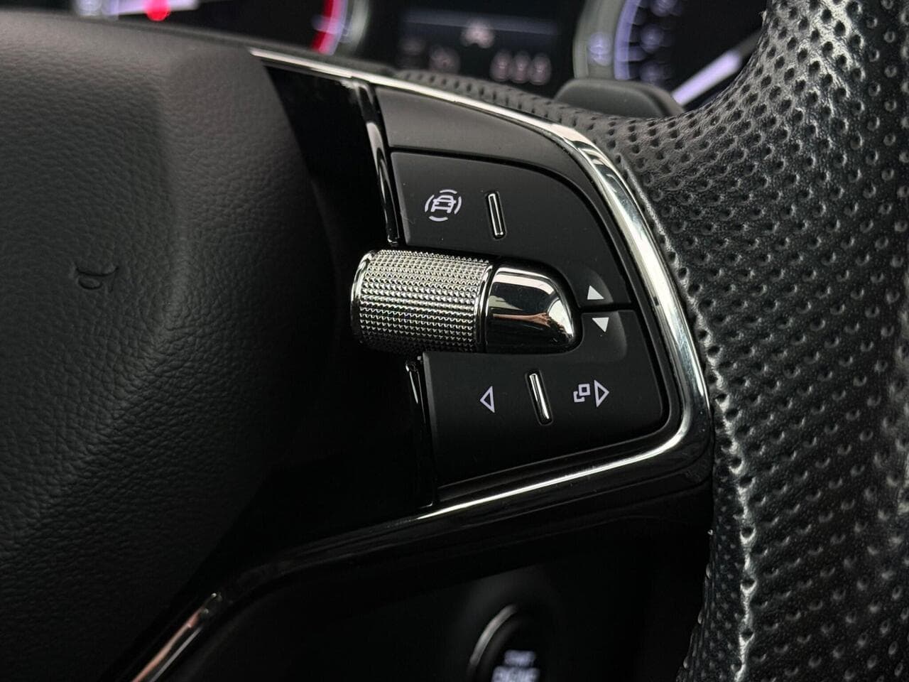 Skoda Karoq thumbnail Misc Controls
