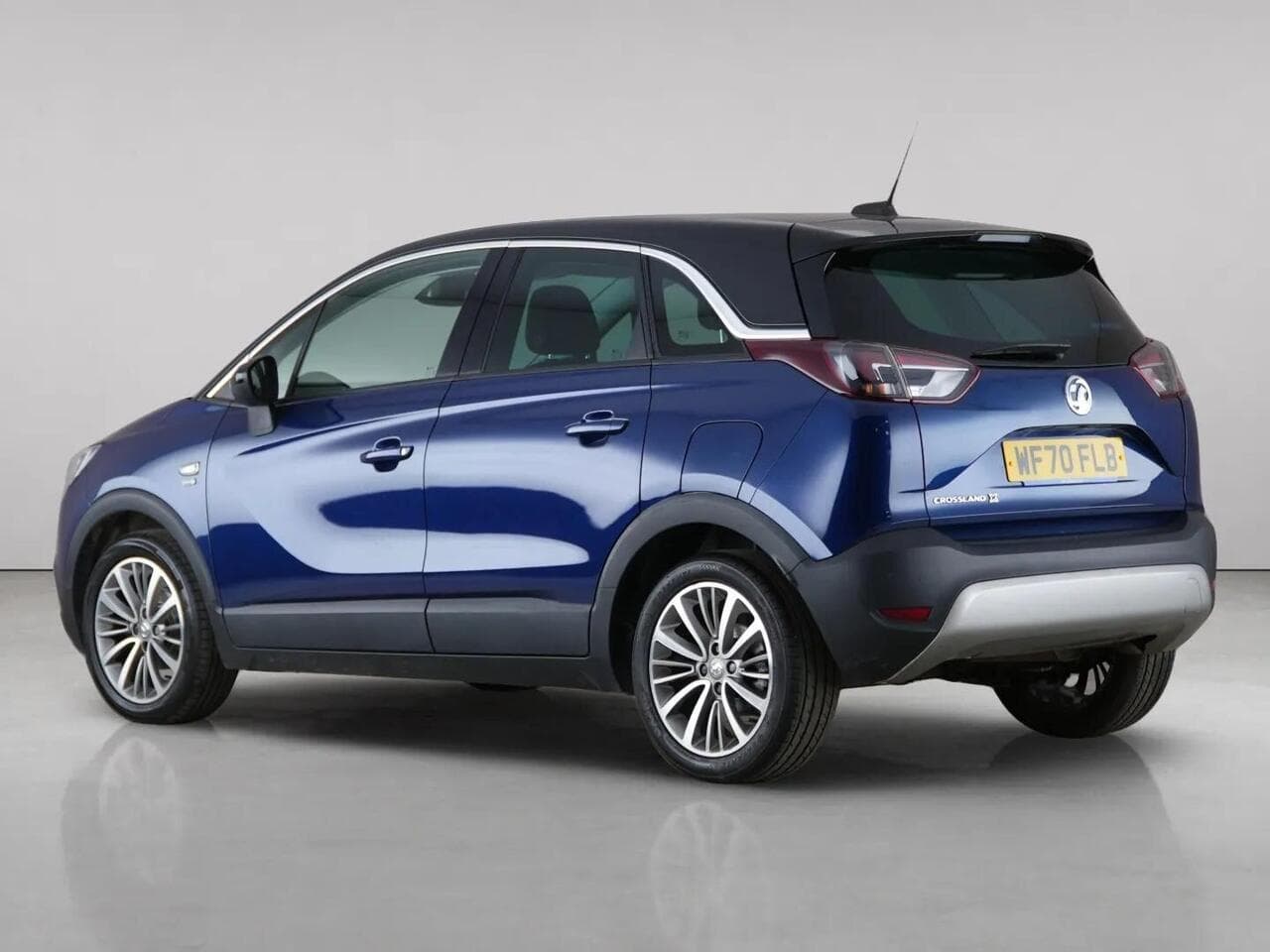 Vauxhall Crossland X thumbnail Rear Left