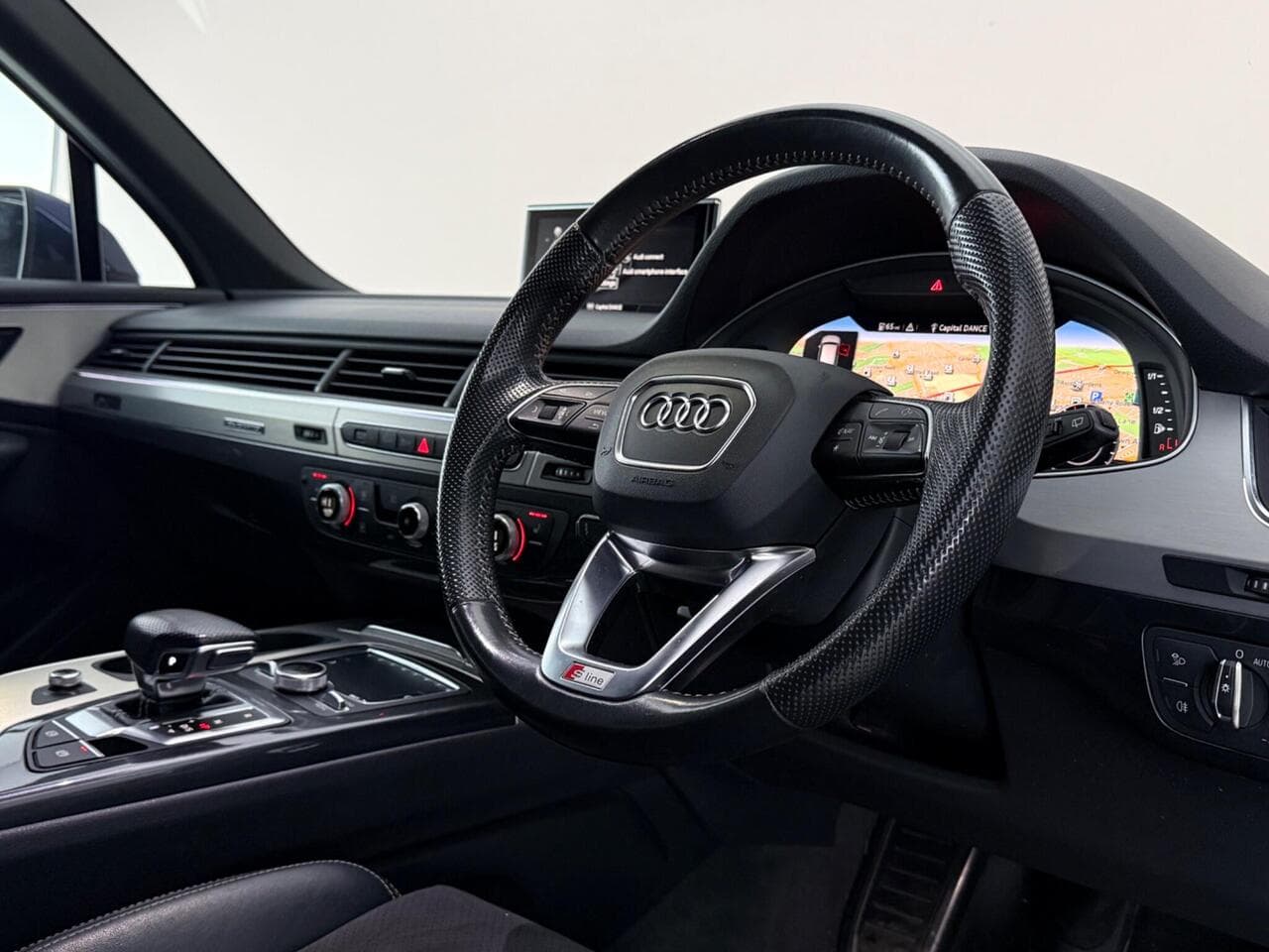 Audi Q7 thumbnail Interior Front