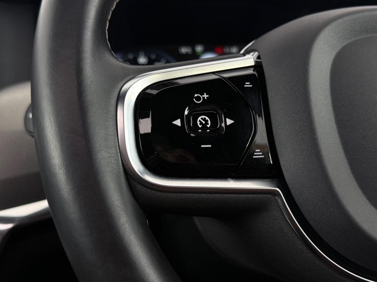 Volvo S90 thumbnail Misc Controls