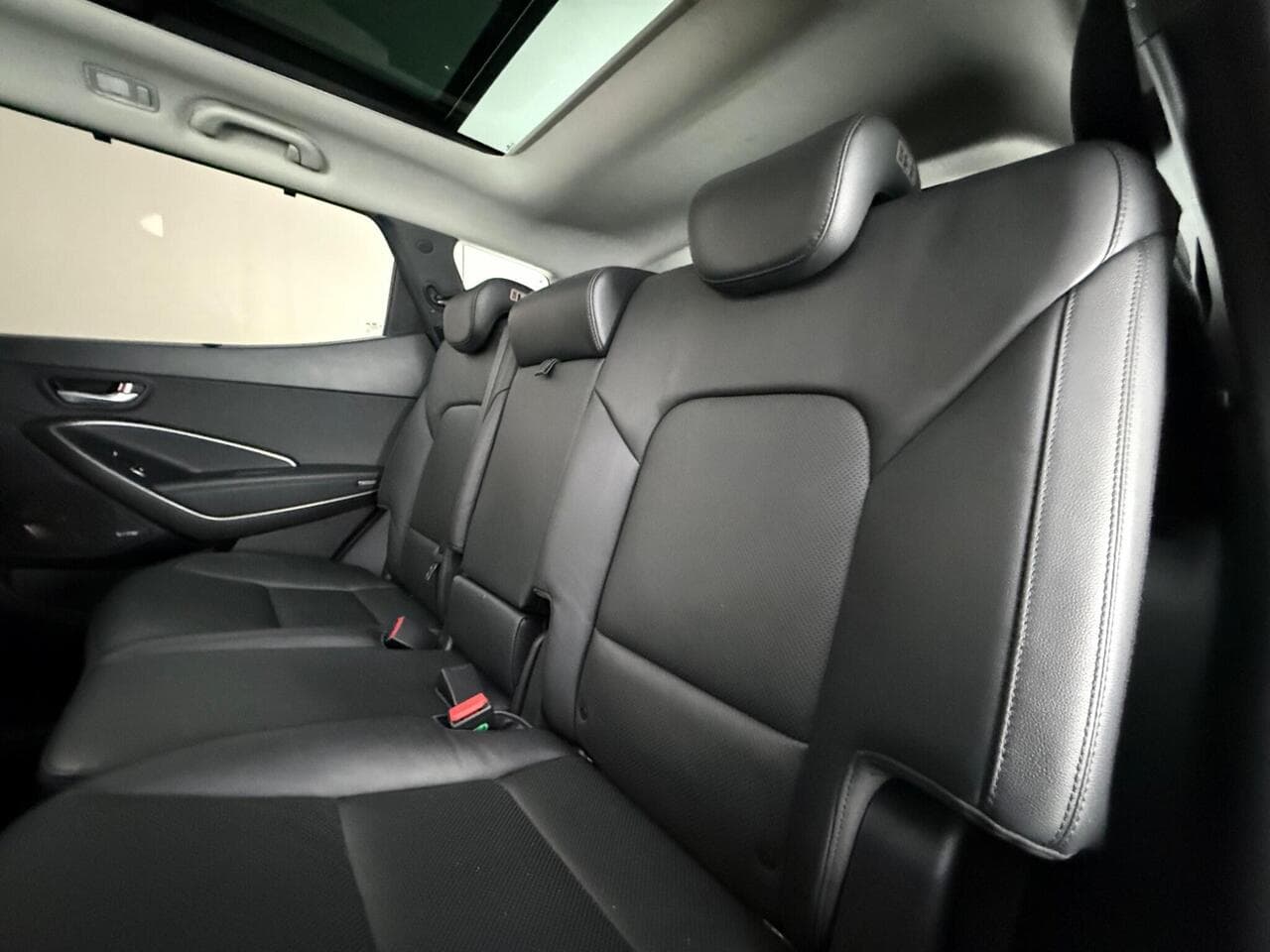 Hyundai Santa Fe thumbnail Seats Rear