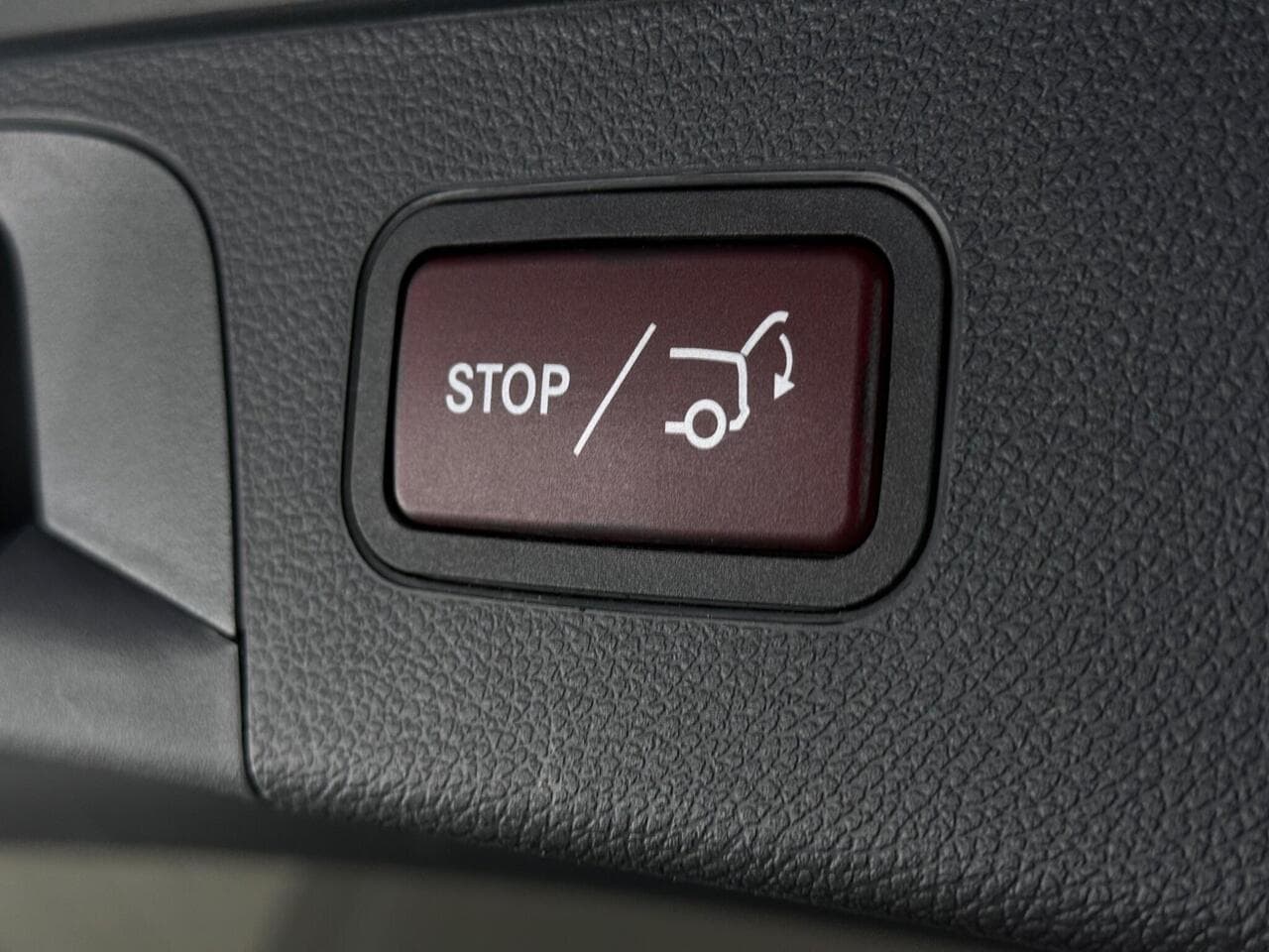 Mercedes-Benz GLC thumbnail Misc Controls