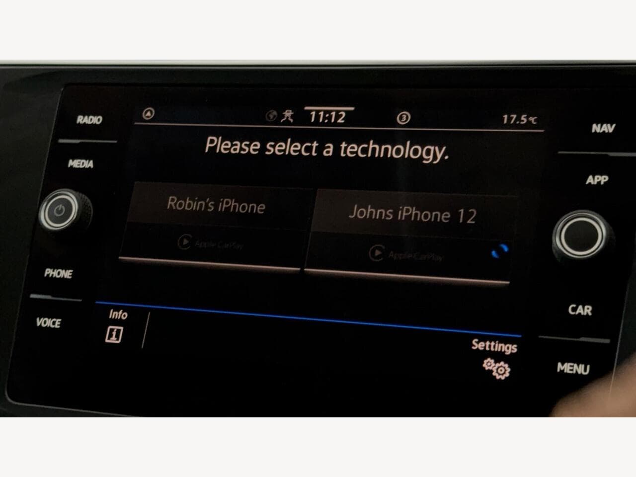 Volkswagen Tiguan thumbnail Infotainment System