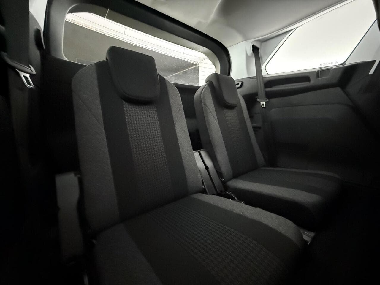 Peugeot 5008 thumbnail Seats Rear