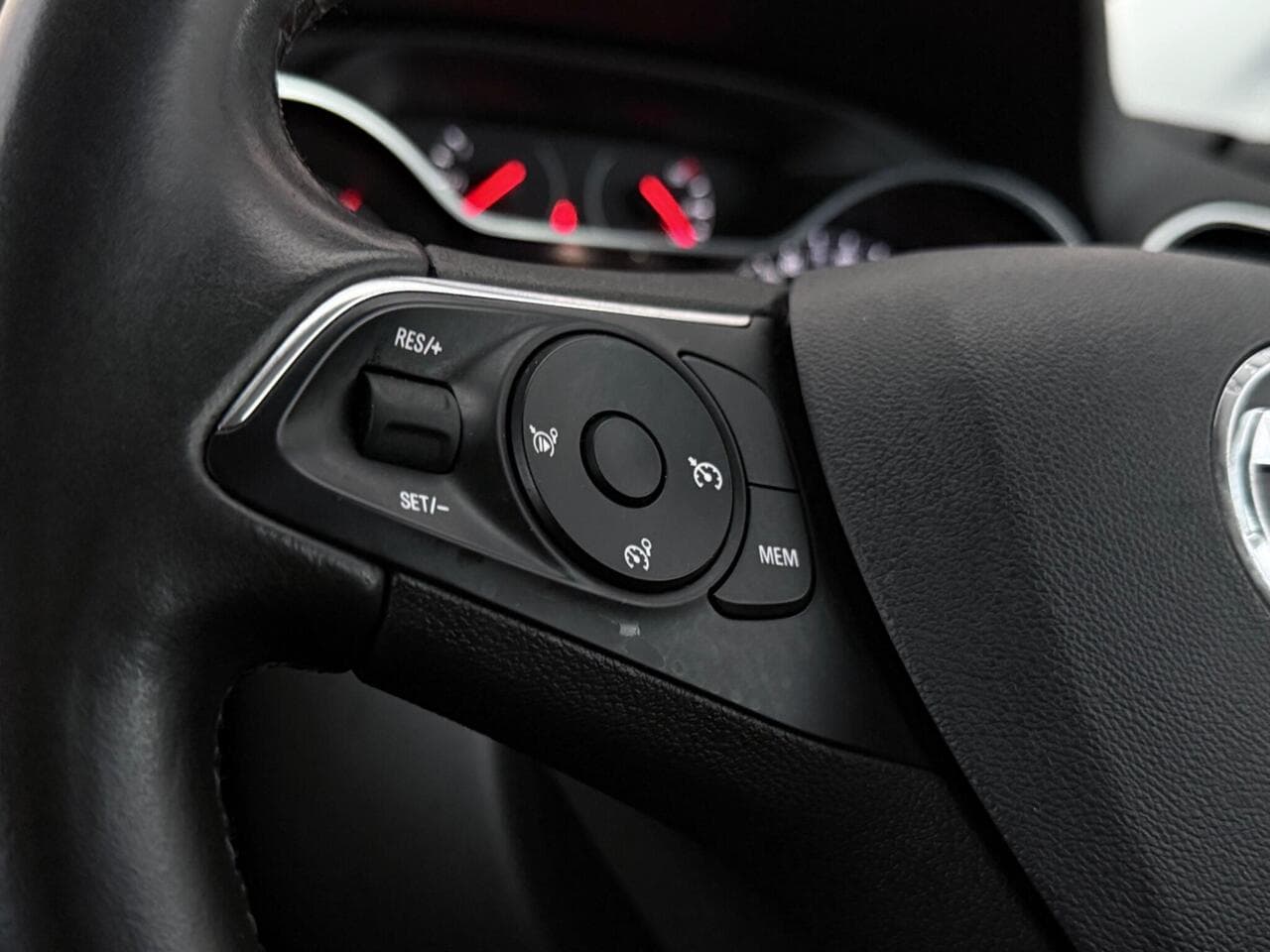 Vauxhall Grandland X thumbnail Misc Controls