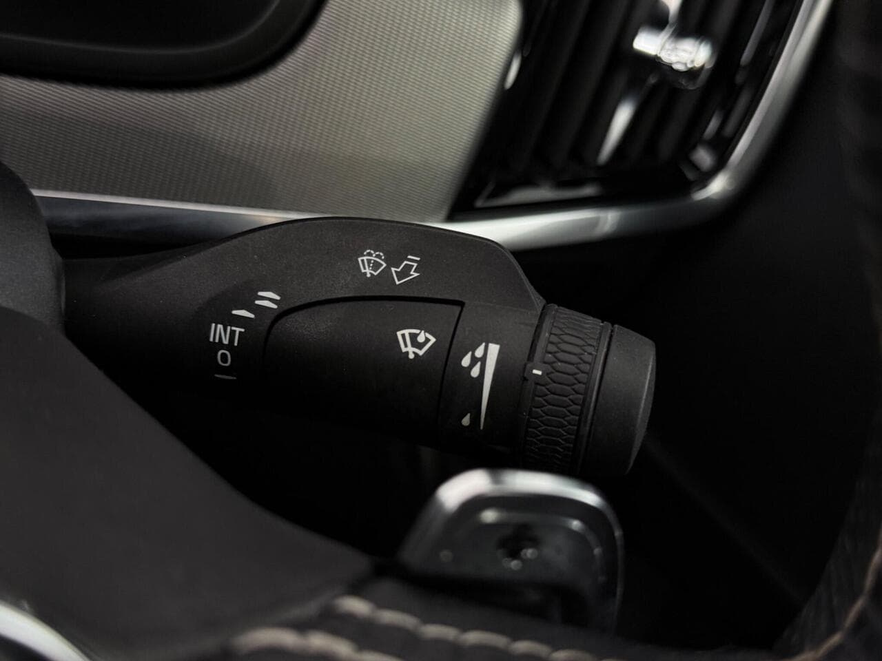 Volvo S90 thumbnail Misc Controls