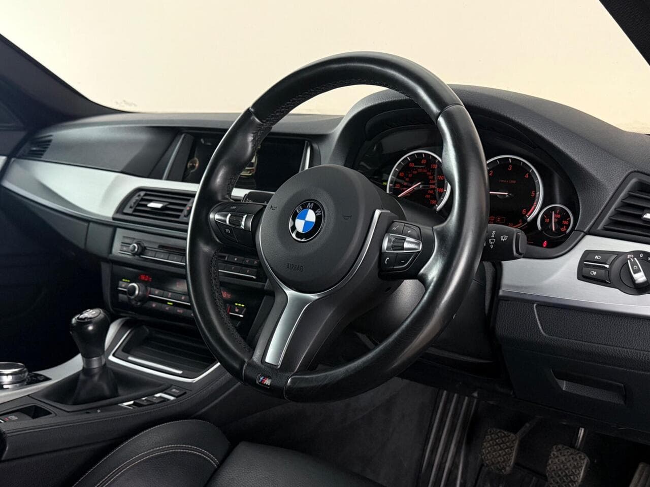 BMW 5 Series thumbnail Steering Wheel