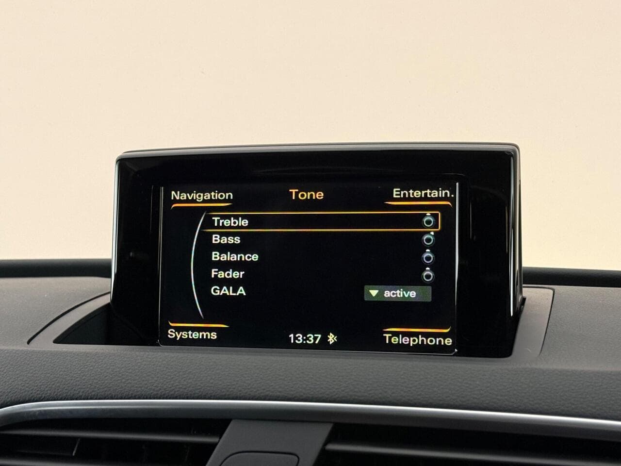 Audi Q3 thumbnail Infotainment System