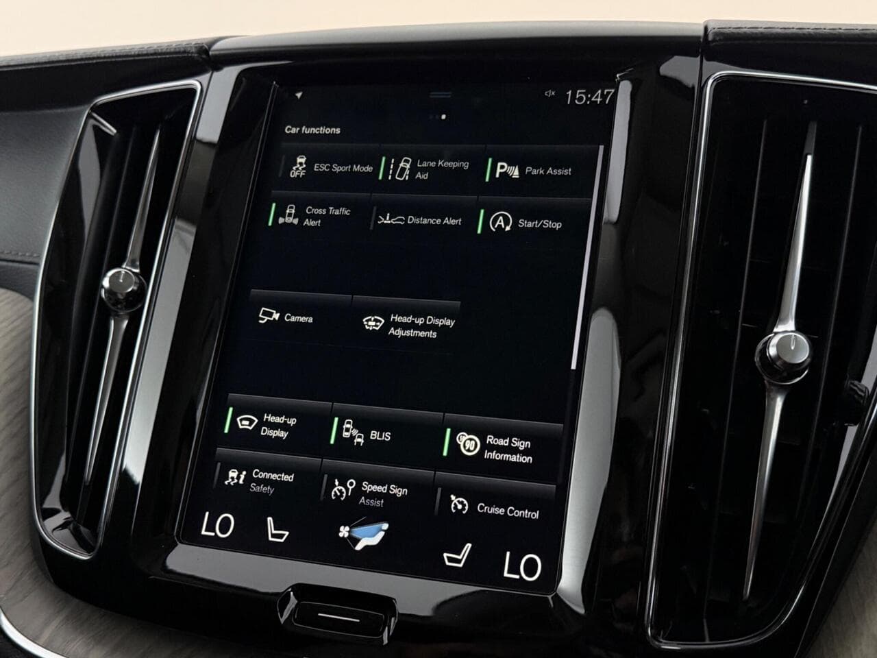 Volvo XC60 thumbnail Infotainment System
