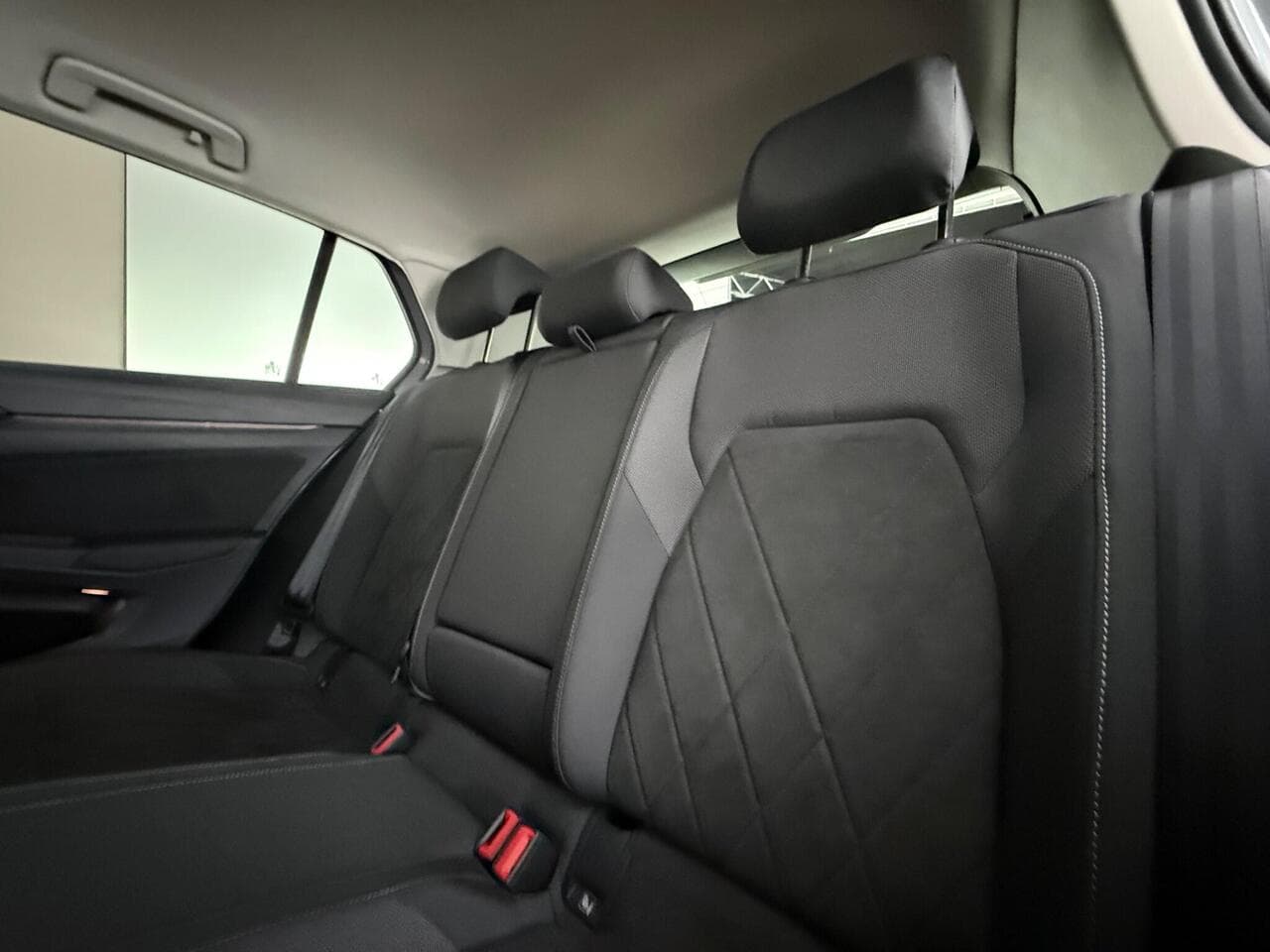 Volkswagen Golf thumbnail Seats Rear