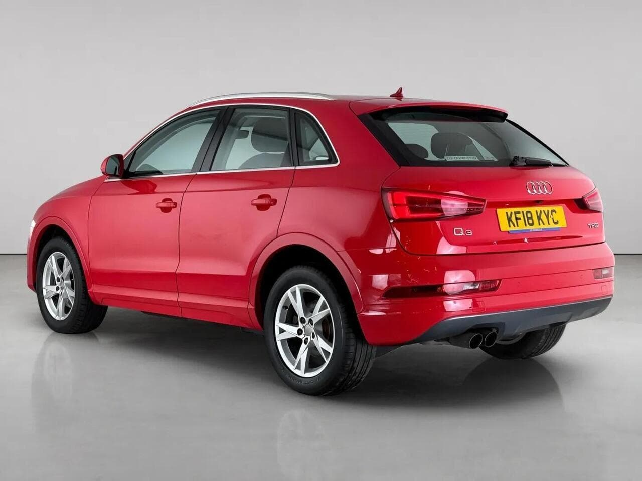 Audi Q3 thumbnail Rear Left