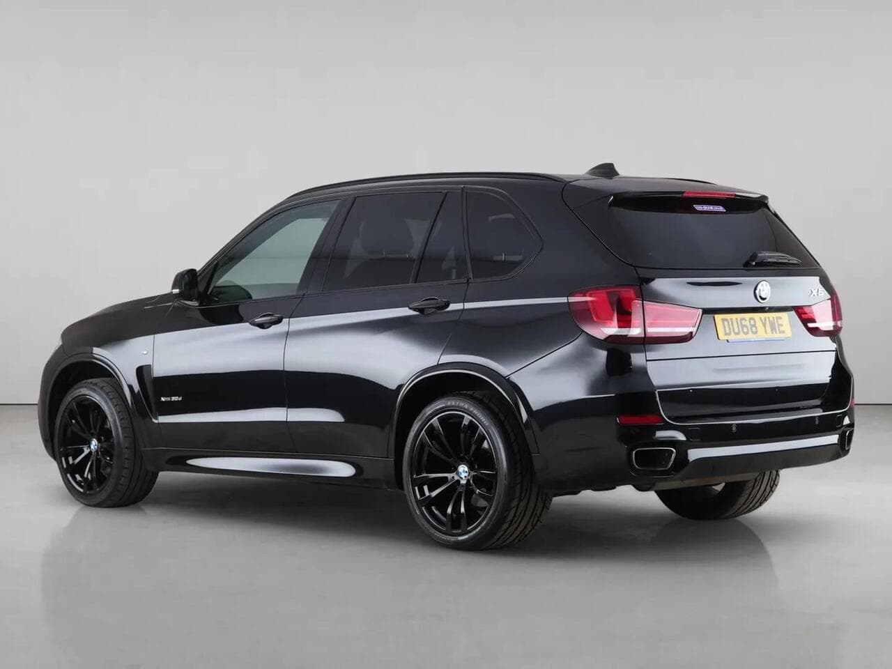 BMW X5 thumbnail Rear Left